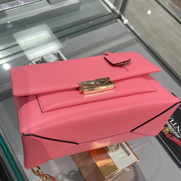 MICHAEL KORS
Cece Medium Faux Leather PKT Shoulder Satchel Crossbody Bag
NWT - Picture 15 of 16